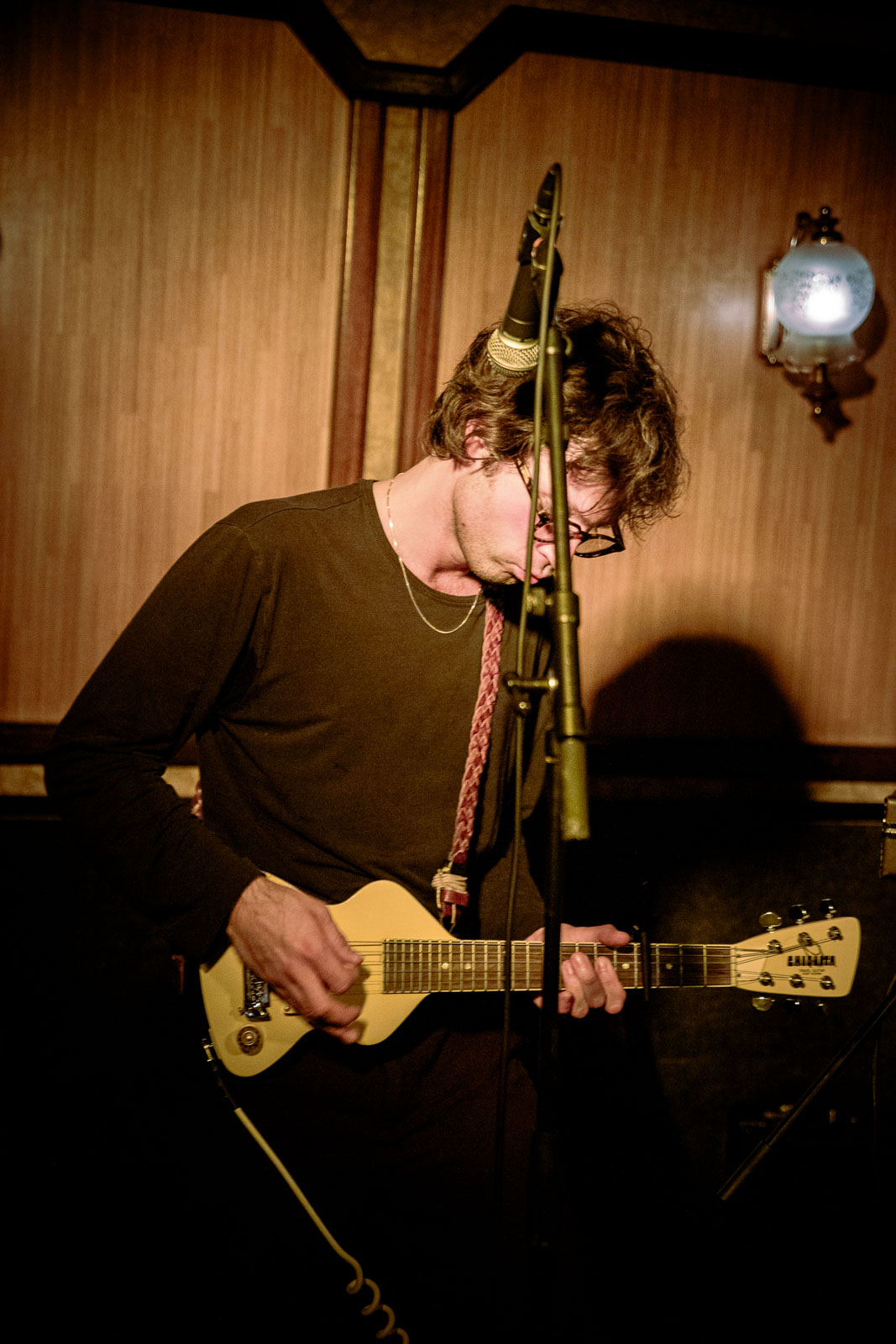 Musician Paul Pfleger playing live